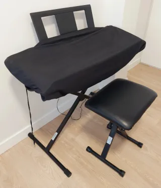 Teclado Yamaha EZ-220 con soporte y libro