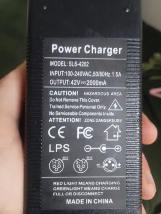 Cargador Patinete Eléctrico