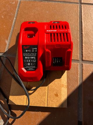 Cargador Milwaukee M12-18FC Rapid Charge