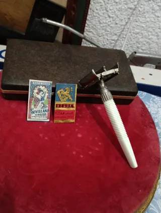 Lote vintage: Navaja, maquinilla y cubiertos