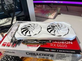 Tarjeta Gráfica ASRock Radeon RX 6600 blanca 8GB