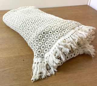 Antigua colcha hecha a mano de ganchillo