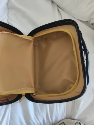 Neceser y set de brochas de maquillaje