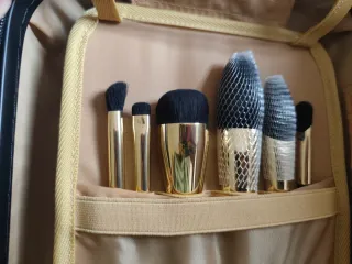 Neceser y set de brochas de maquillaje