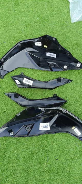 Tapas BMW F 900 R Negras