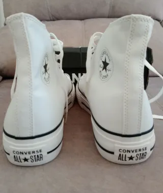 Zapatillas con plataforma color blanco + caja