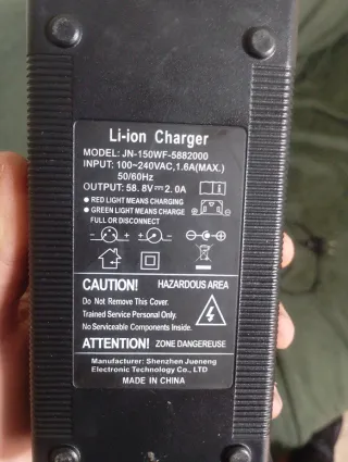 Cargador Patinete Eléctrico