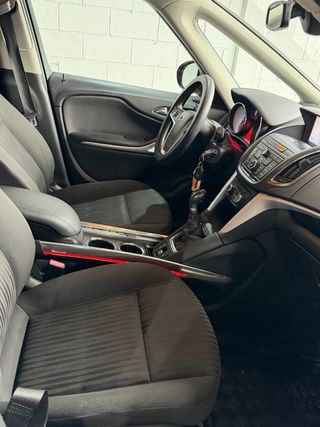 Opel Zafira Tourer 2013