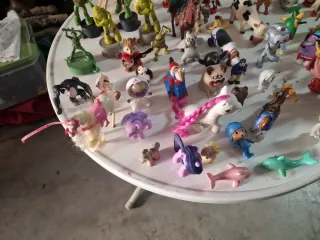 Figuras de colección variadas