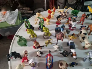 Figuras de colección variadas
