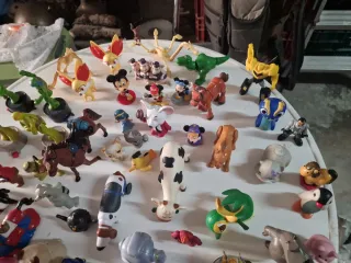 Figuras de colección variadas