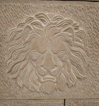 Letrero de piedra LOVE con base de madera