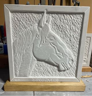 Letrero de piedra LOVE con base de madera