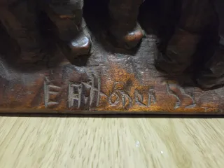 Antigua talla de madera firmada