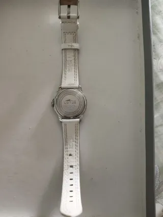 Reloj Lotus Blanco y Rojo