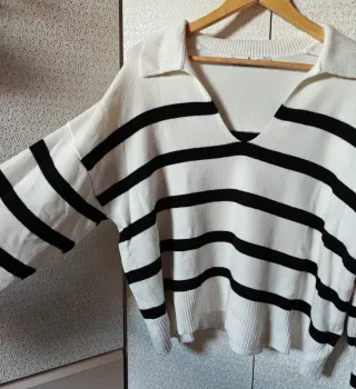 Jersey rayas cuello pico Bershka seminuevo