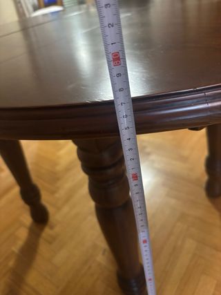 Mesa de comedor ovalada de madera