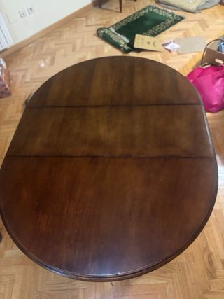 Mesa de comedor ovalada de madera