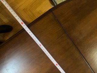 Mesa de comedor ovalada de madera