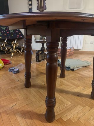 Mesa de comedor ovalada de madera