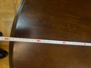 Mesa de comedor ovalada de madera