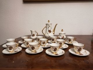 Juego de café de porcelana.