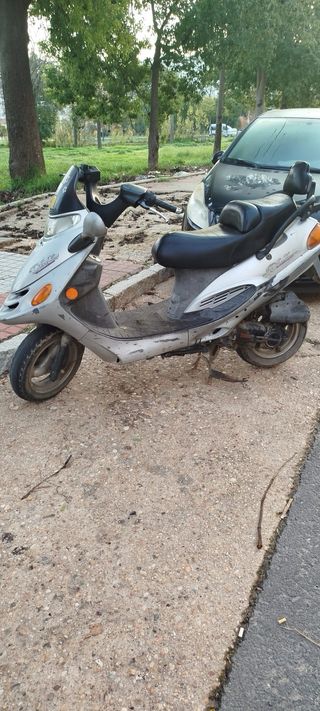 Moto Kymco din Scooter Automática