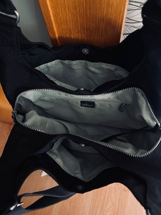Bolso Kipling Negro como nuevo, incluye asa larga