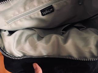 Bolso Kipling Negro como nuevo, incluye asa larga