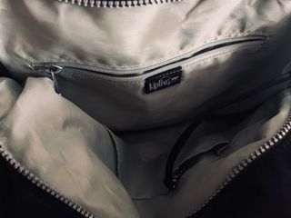 Bolso Kipling Negro como nuevo, incluye asa larga