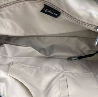 Bolso Kipling Negro como nuevo, incluye asa larga