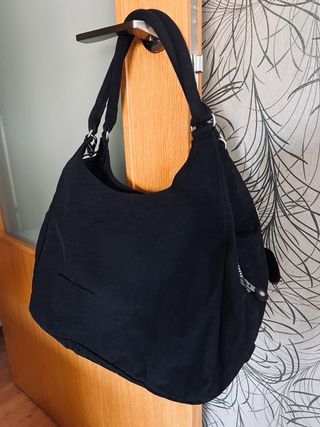 Bolso Kipling Negro como nuevo, incluye asa larga