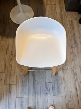 Dos Taburetes Blanco y Madera