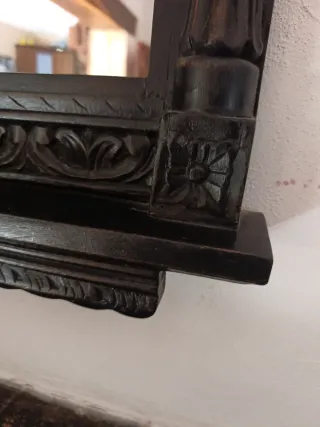 Espejo de madera tallada