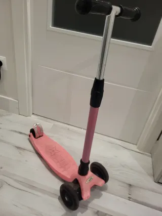 Patinete 3 Ruedas LED Rosa. Casco de regalo.