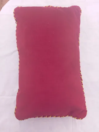 Cojín Gryffindor Harry Potter terciopelo rojo lujo