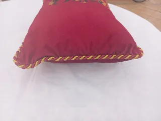 Cojín Gryffindor Harry Potter terciopelo rojo lujo