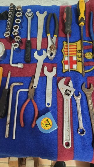 Lote herramientas variadas: llaves, alicates, dest
