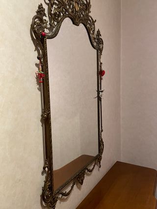 Coppia di specchi con cornice decorata