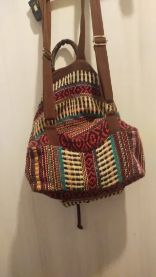 Mochila étnica con cierre de cordón