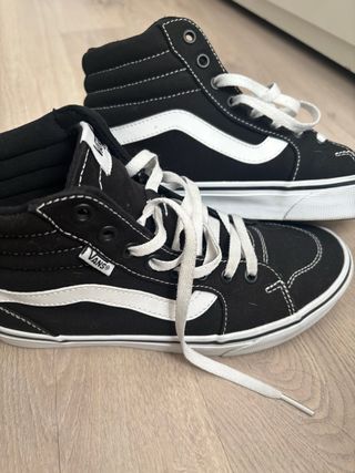 Zapatillas Vans Altas Negras y Blancas
