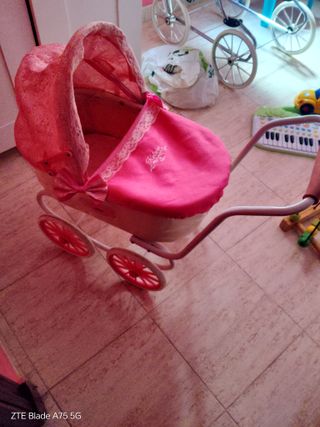 Carrito de muñecas rosa