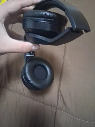 Auriculares Inalámbricos Negros + Cargador