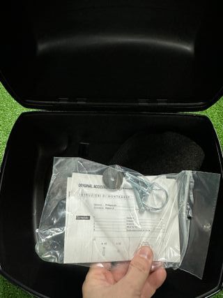 Baúl Vespa LX 32L Negro Brillante