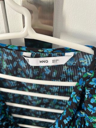 Blusa plisada flores Mango