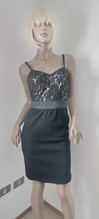 Vestito con spalline nero e oro