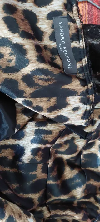 Vestito con spalline nero e oro