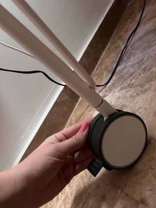 Mesa de madera y metal. Muy buena y grande.