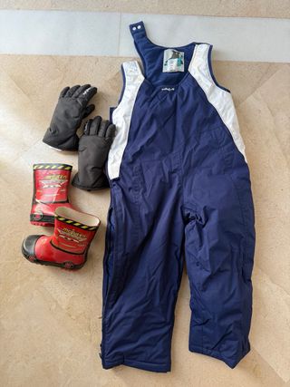 Peto, guantes y botas niño 3 años