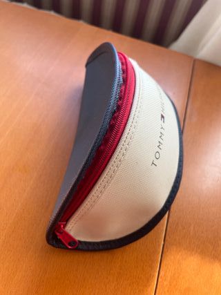 Gafas de sol Tommy Hilfiger marrones y doradas